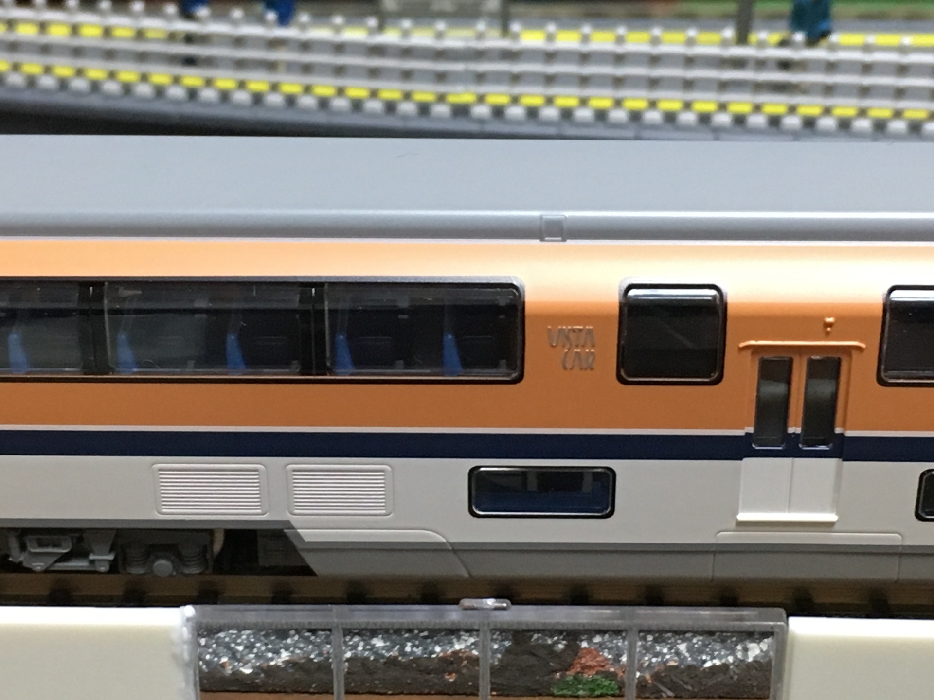 近鉄30000系特急車 ビスタEXとビスタカーⅢ世の珍編成登場