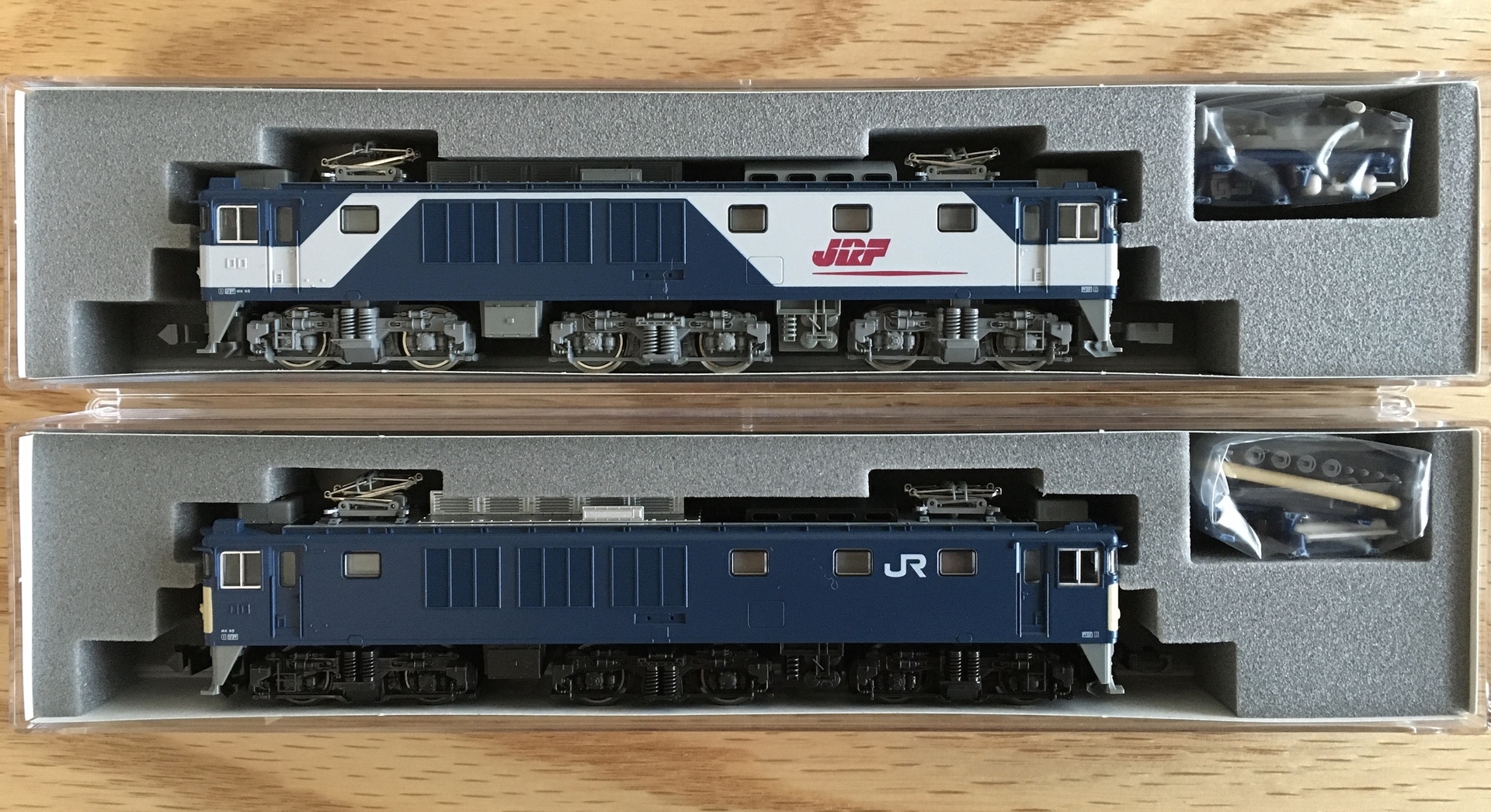 S-1：KATO製電気機関車 EF64 1000番台2両が入線！困難なカプラー